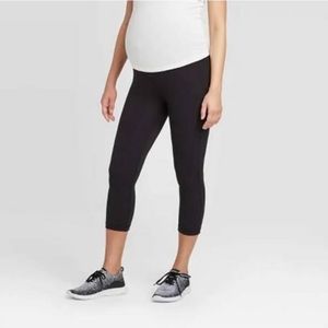 Isabel maternity over belly active Capri leggings black size M/L